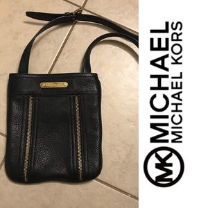✨MICHAEL KORS CROSSBODY✨